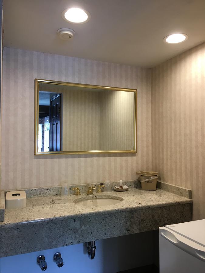 Chalet Inn & Suites Centerport Экстерьер фото